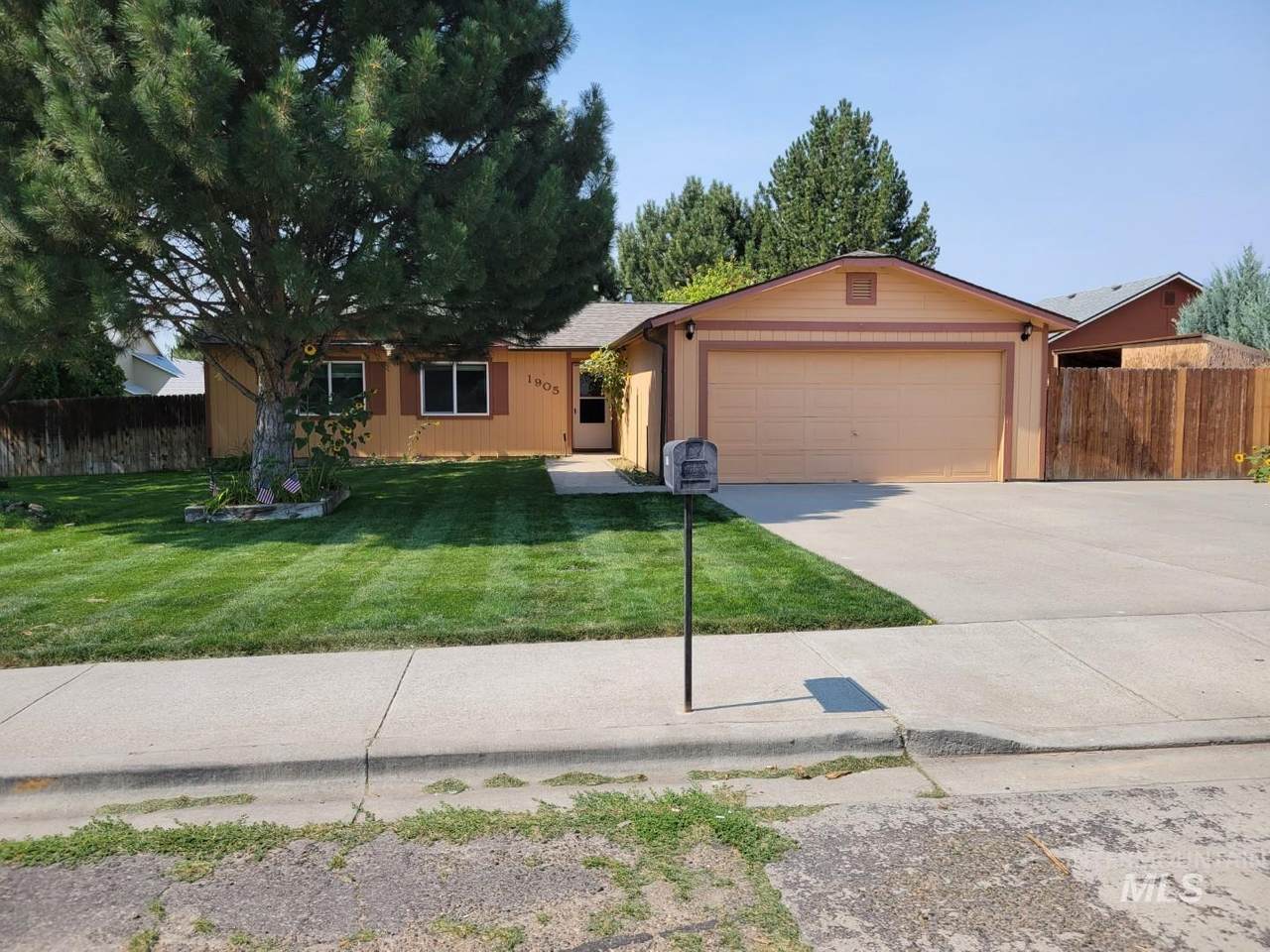 1905 6TH E - Photo 1