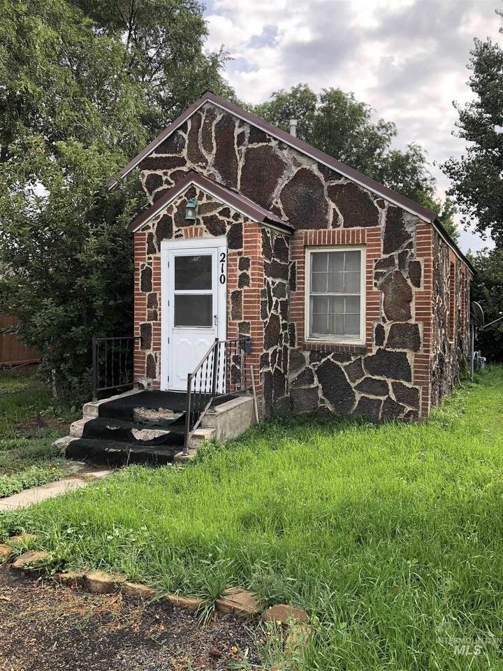 210 Michigan St - Photo 1