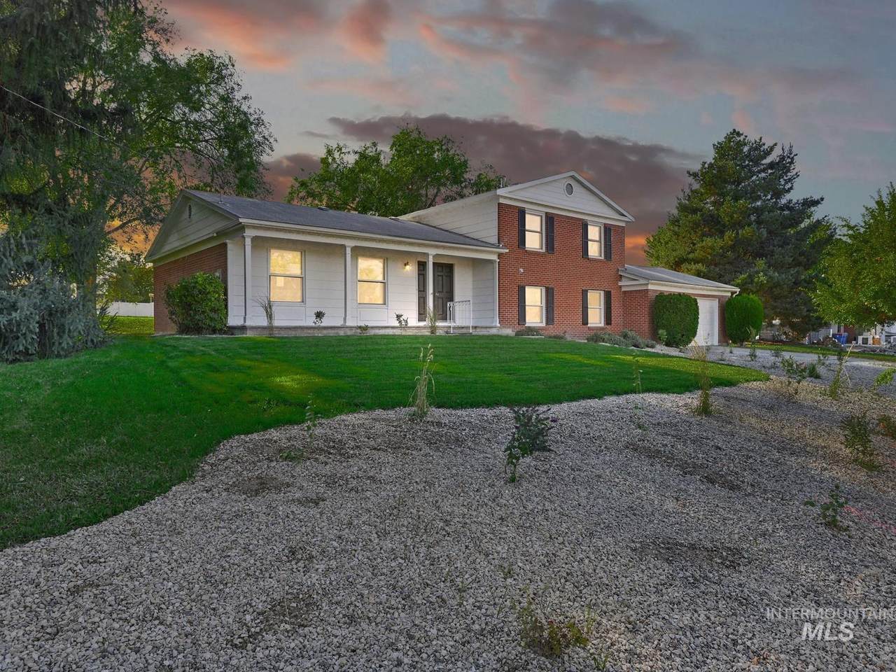 3465 Beverly Street - Photo 1