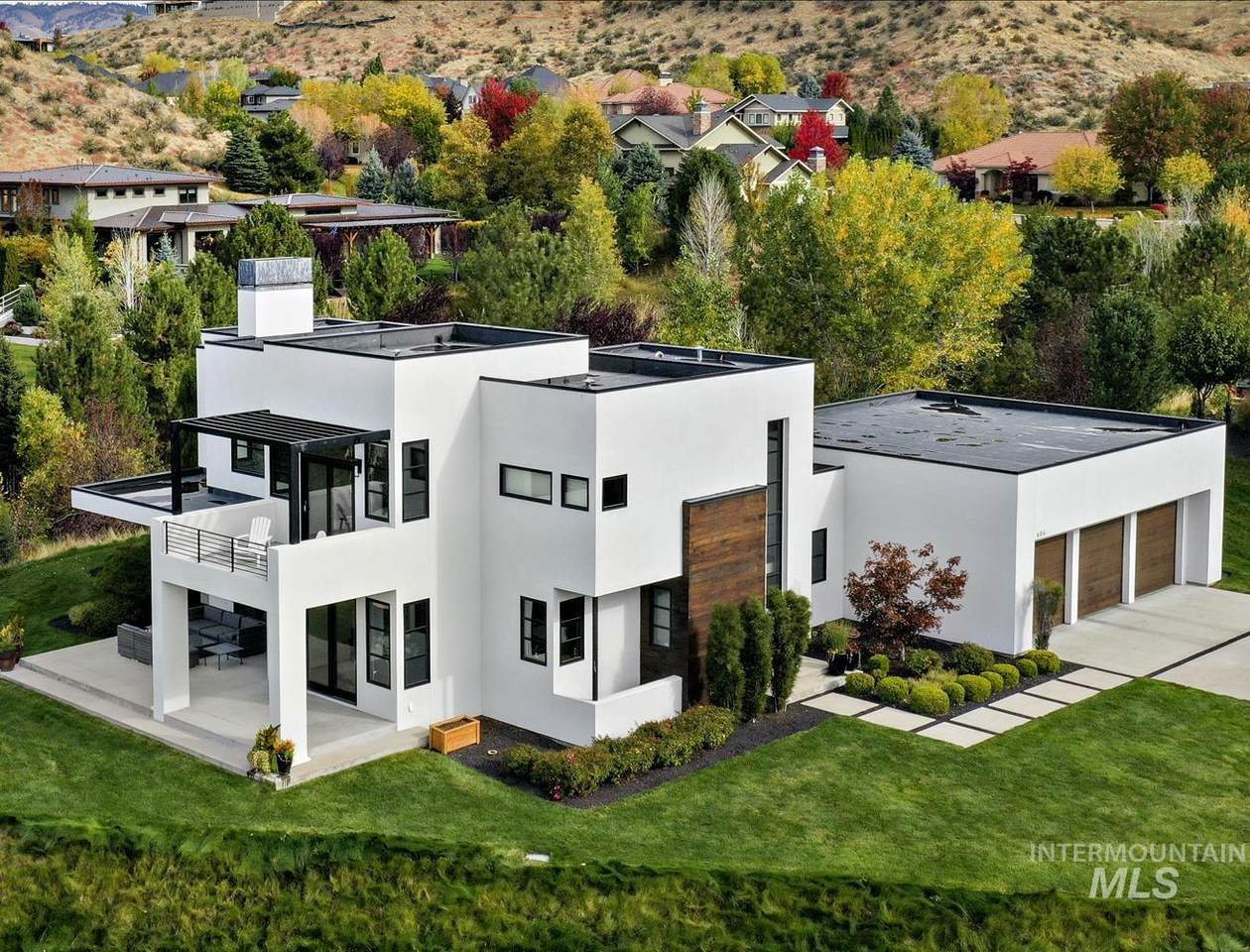 604 Clubview Drive - Photo 1