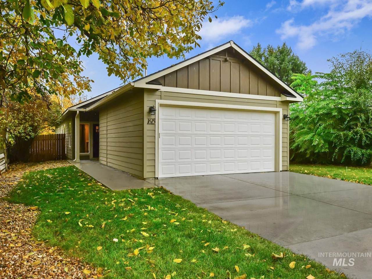 1615 Linden - Photo 1