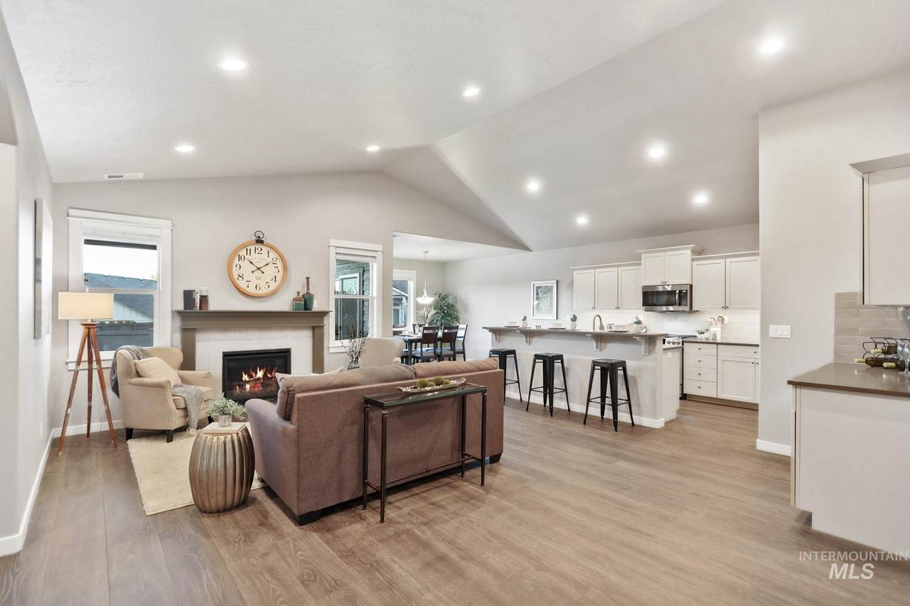 10 Moonlight Court - Photo 1