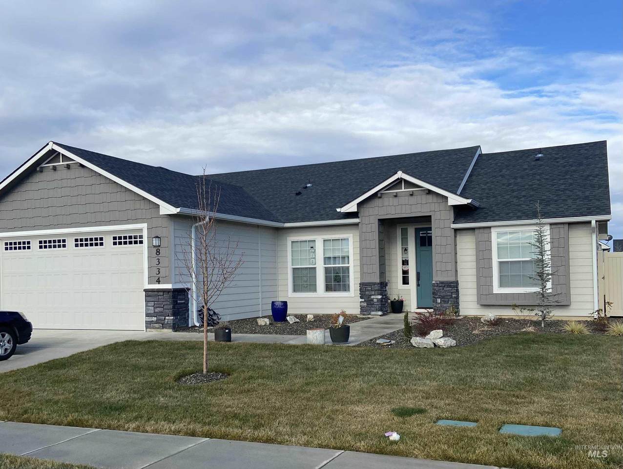 8334 Twin Eagles - Photo 1