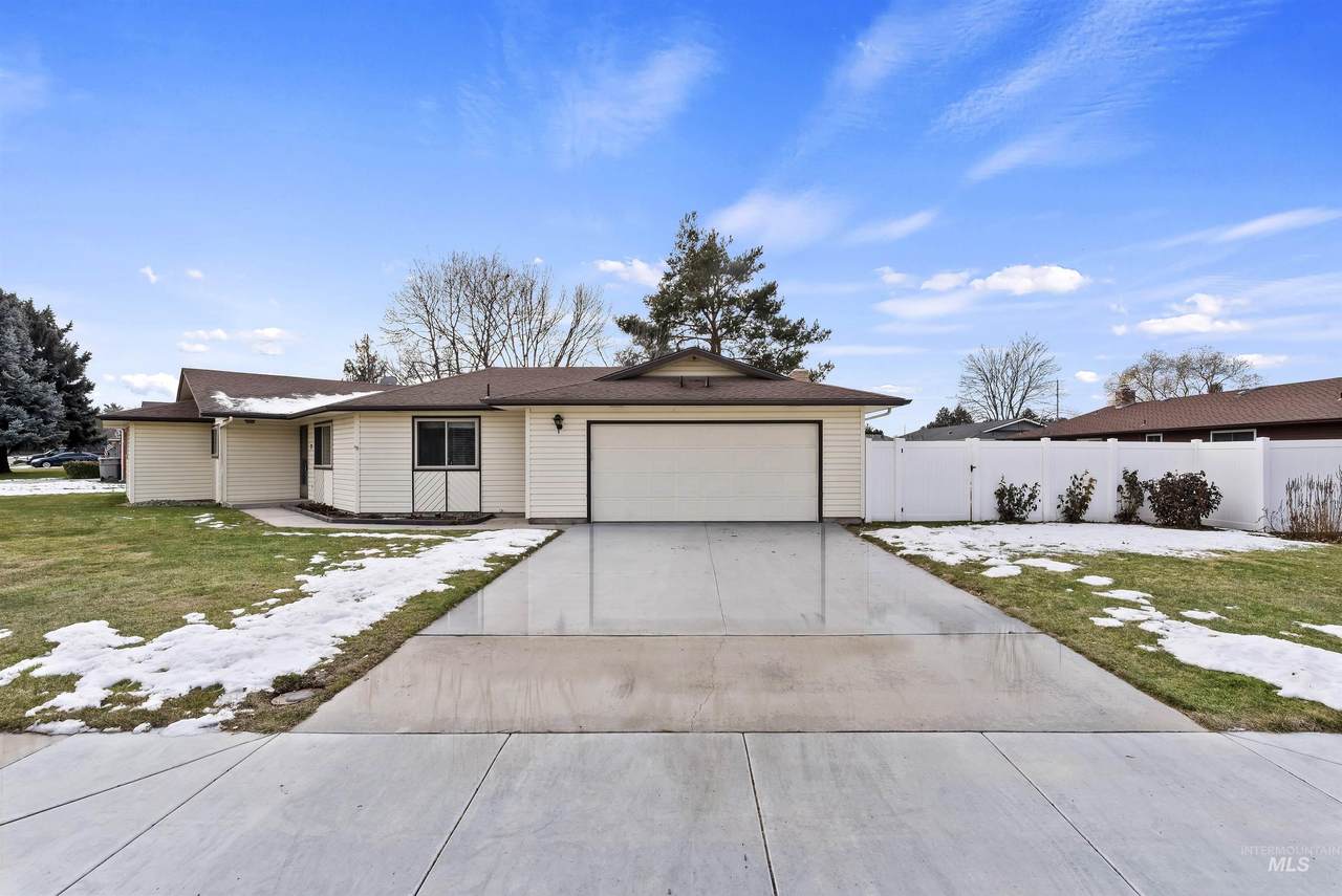 77 Inverness Drive - Photo 1