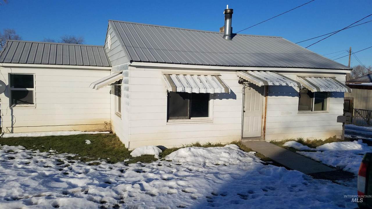 303 Gardner Ave - Photo 1
