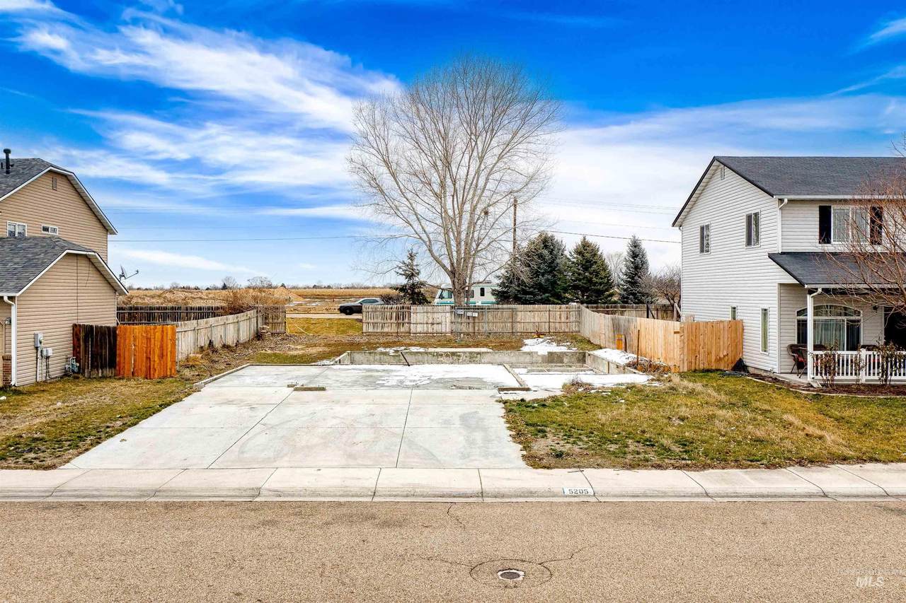5205 Wallace Way - Photo 1