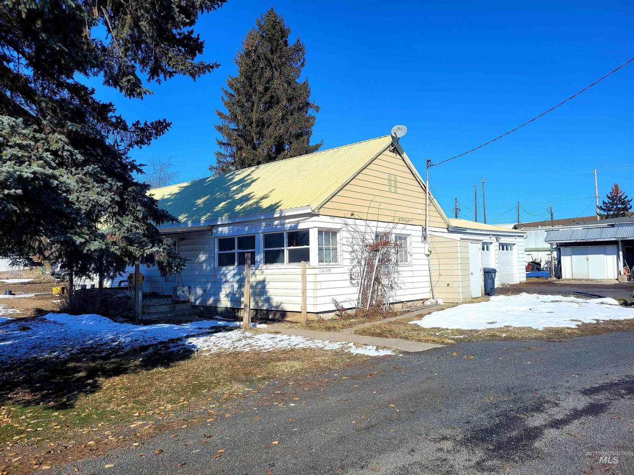 3402 Hwy 8 E - Photo 1