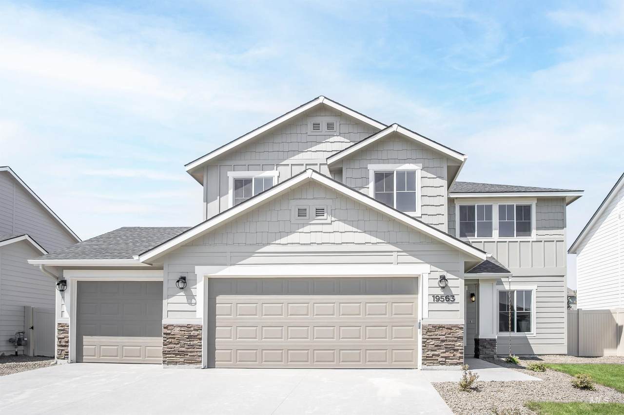 4404 Giants Way - Photo 1