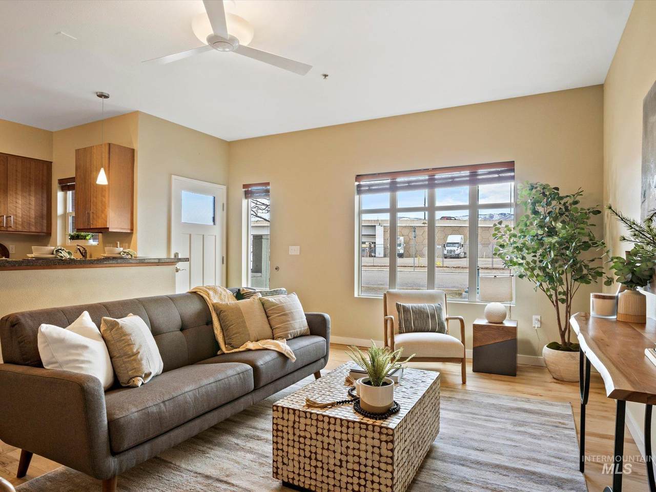1463 Grand Ave - Photo 1