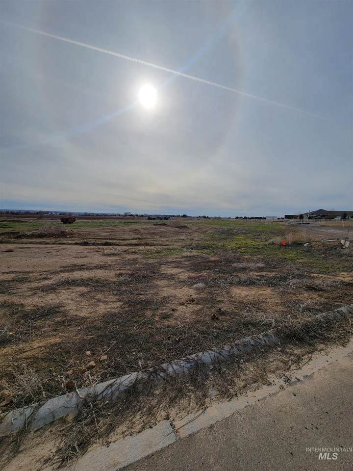 541 Nicholas Rd - Photo 1