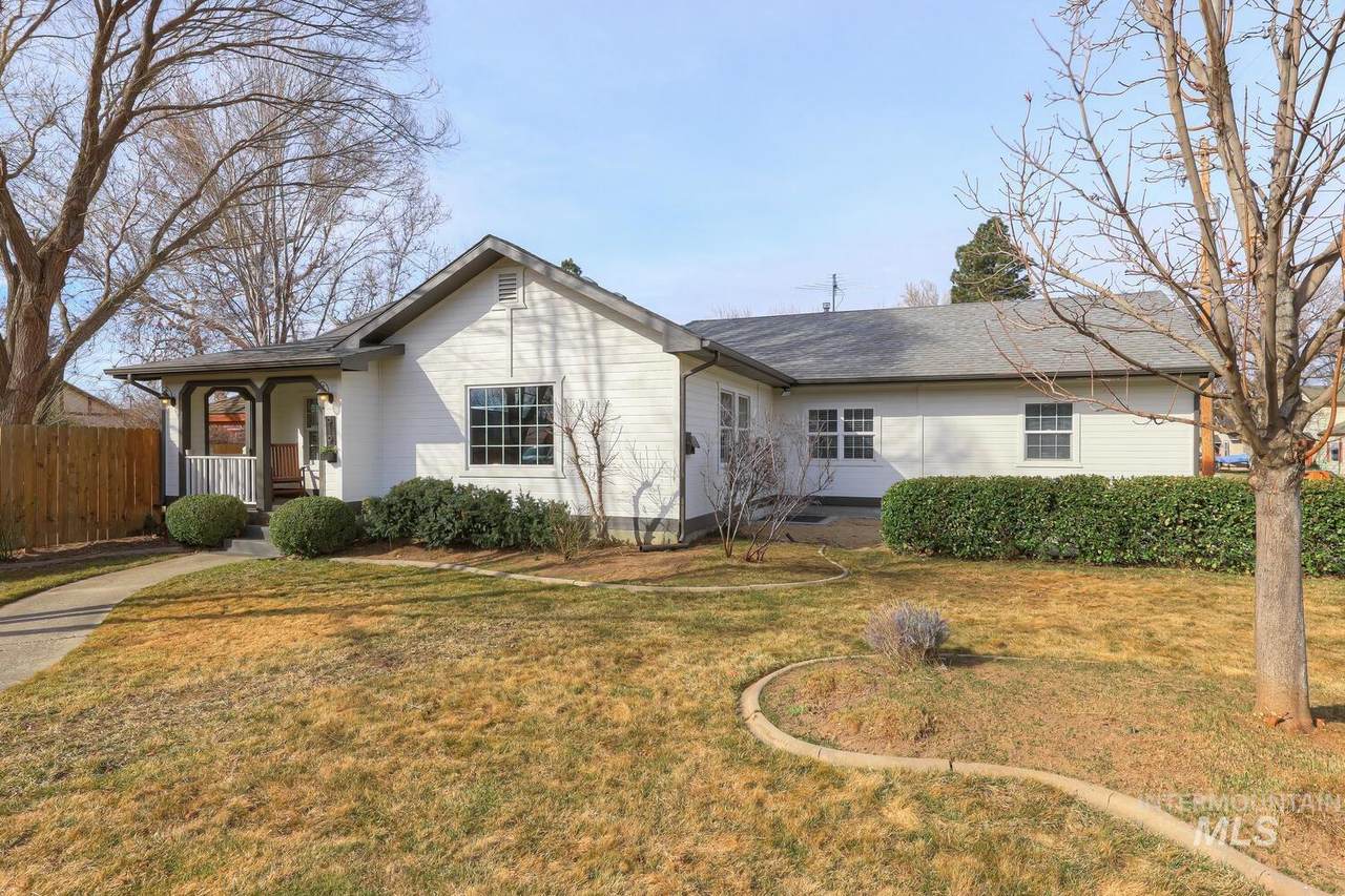 919 Garden St - Photo 1