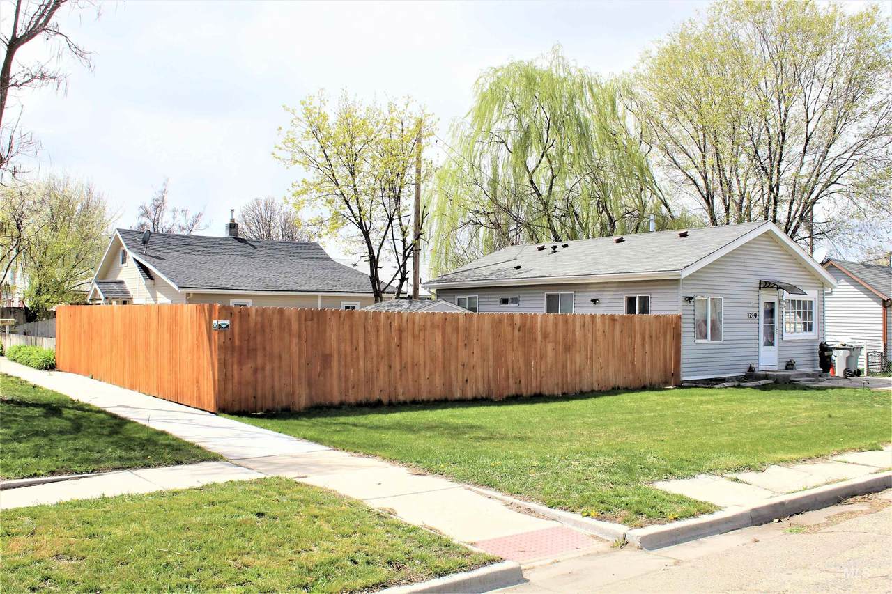1219 2nd St., N - Photo 1