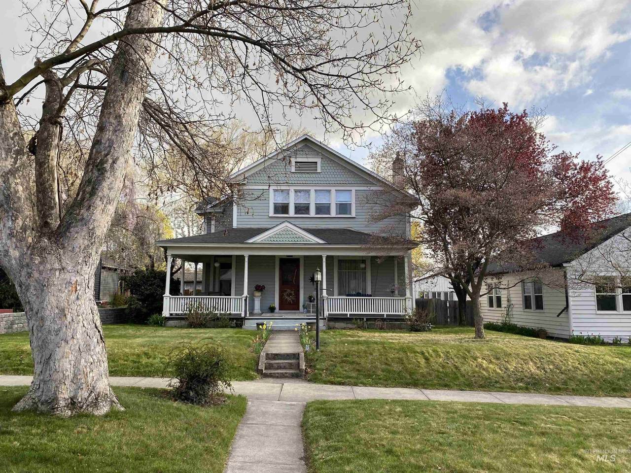 312 4th Ave - Photo 1