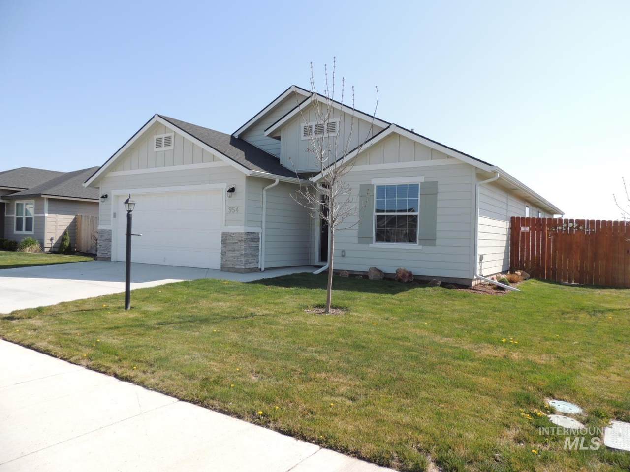 954 Settlement Avenue - Photo 1
