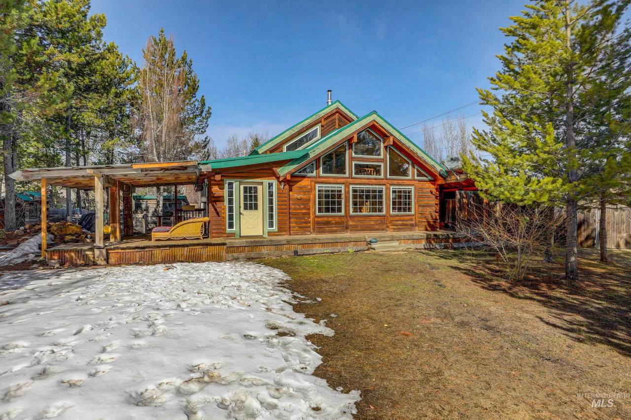 1747 Roseberry - Photo 1