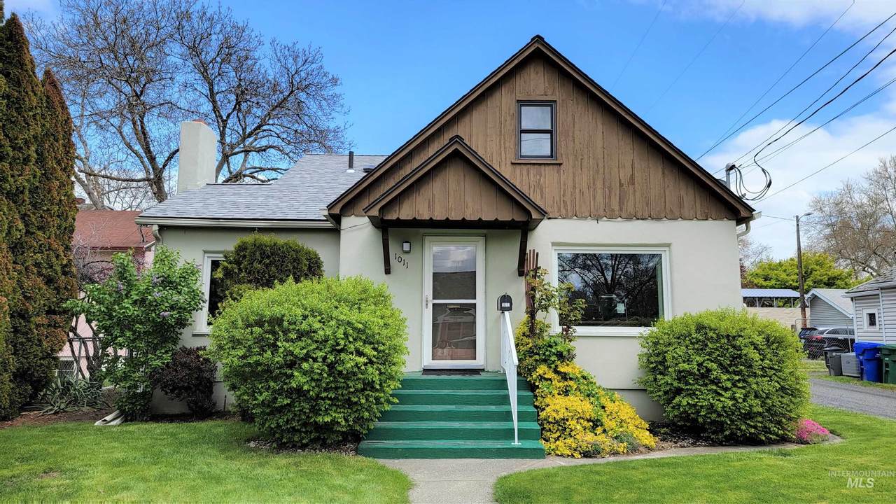 1011 10th Street - Photo 1