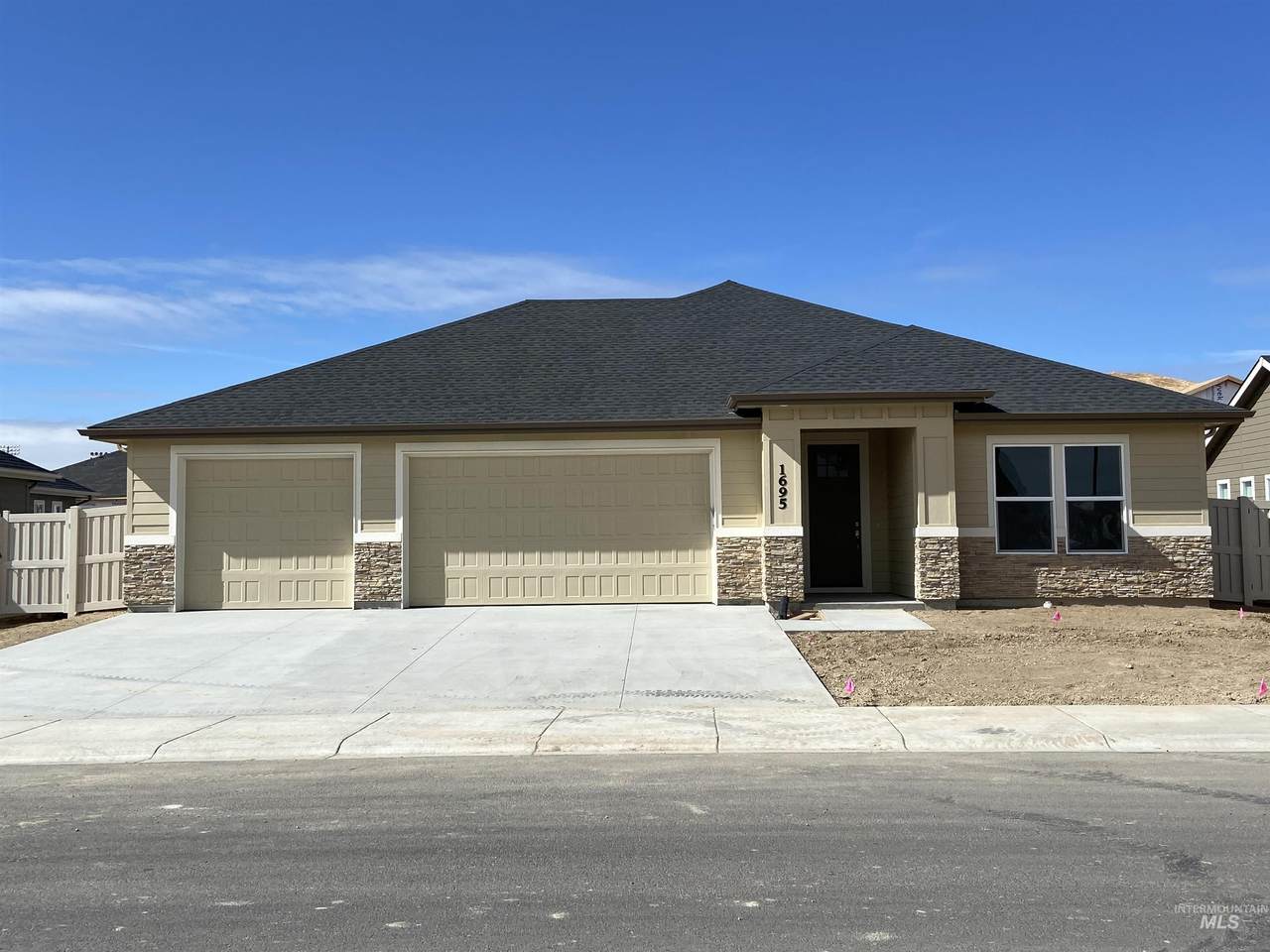 1695 Clydesbank Ave - Photo 1