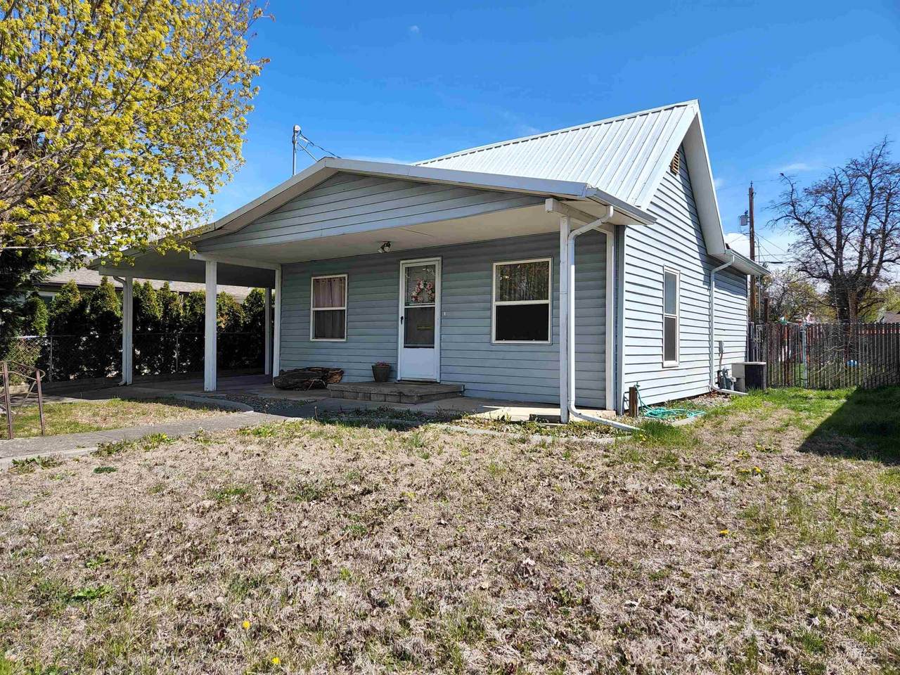 605 8th Street - Photo 1