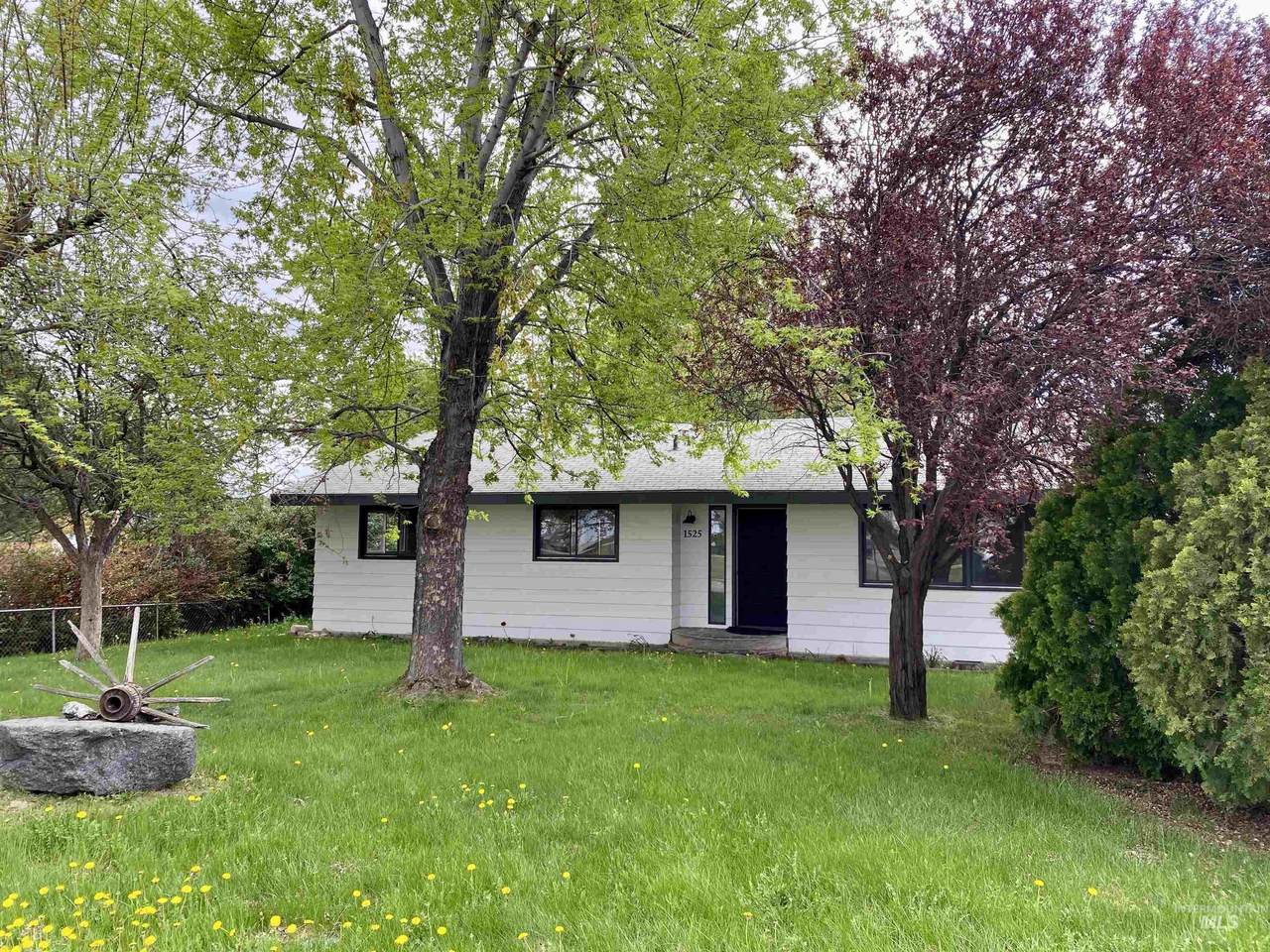 1525 4th St - Photo 1