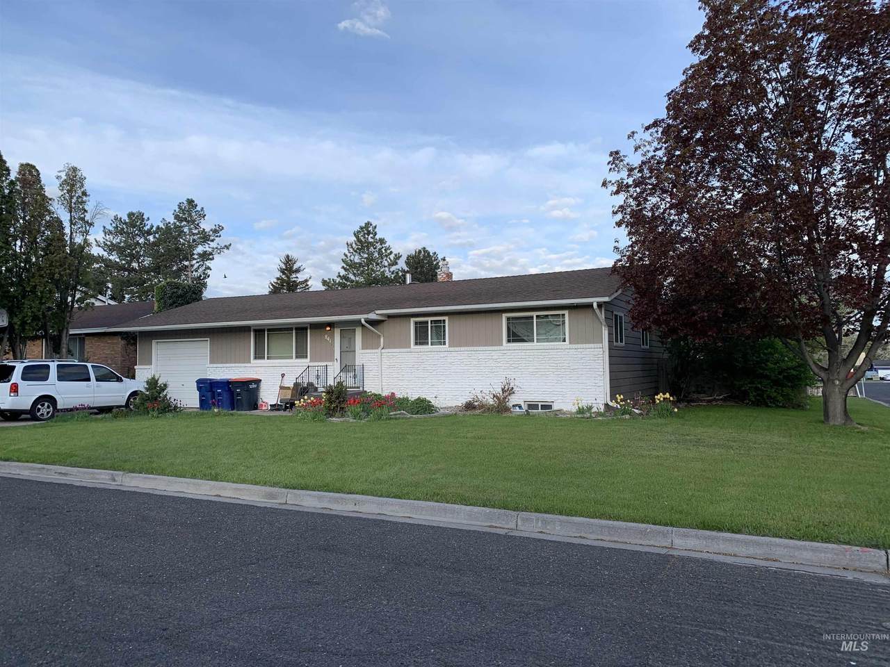 841 Alturas Drive - Photo 1