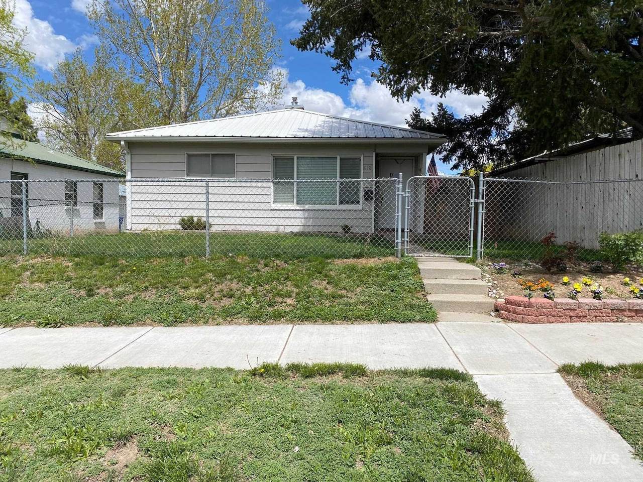 618 Avenue D - Photo 1