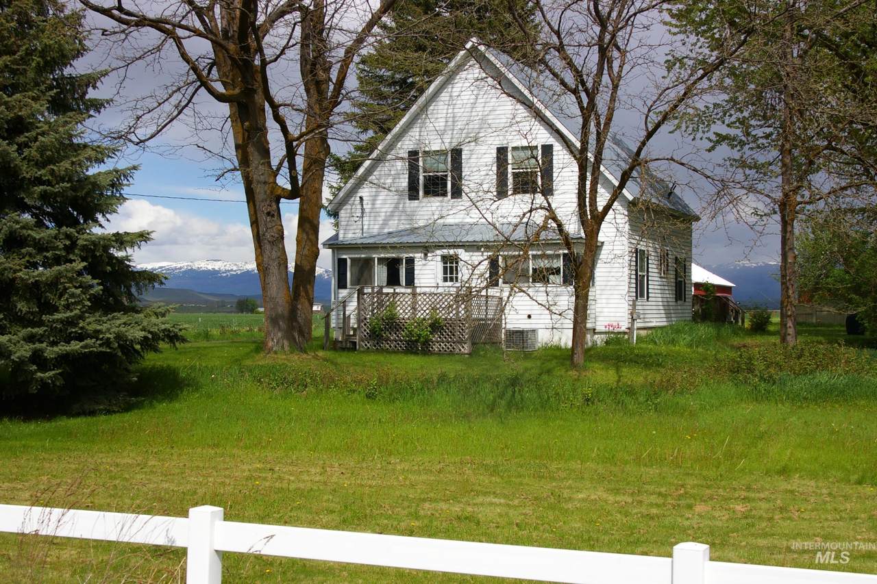 2752 Burton Lane - Photo 1