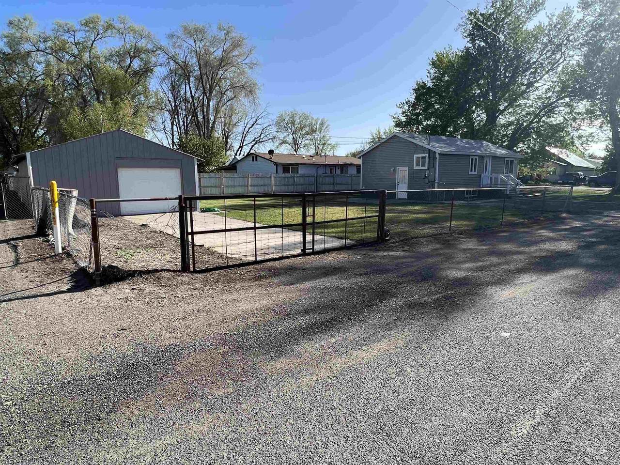 606 6 Th Ave. - Photo 1