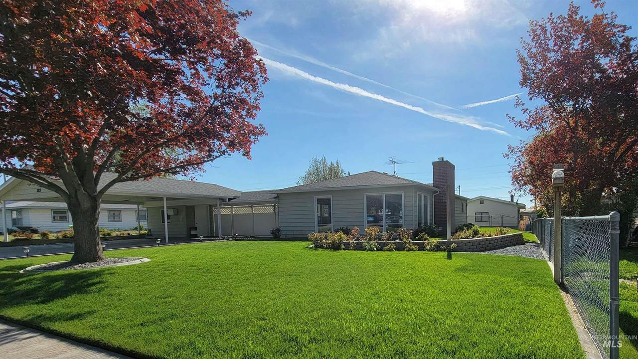 285 Hillcrest Drive - Photo 1