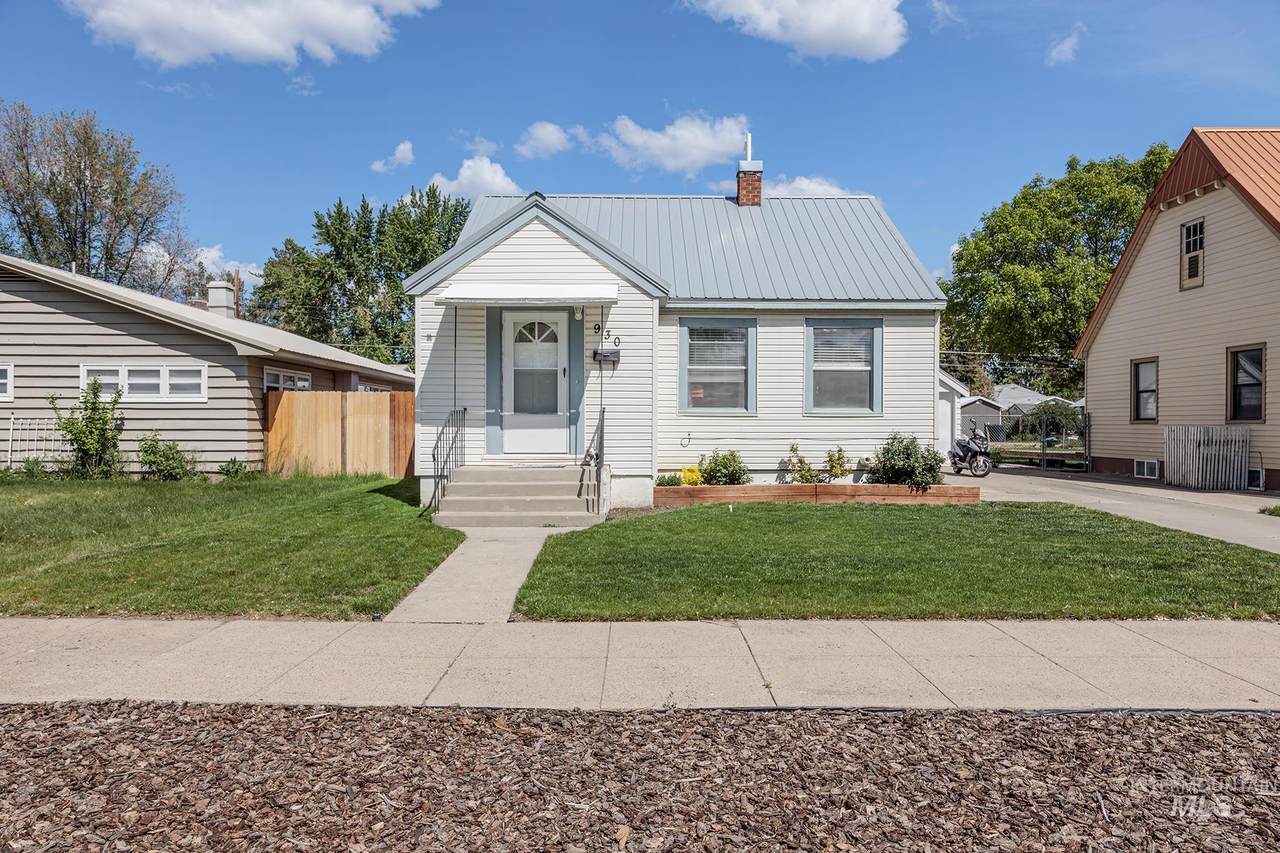 930 3rd Street - Photo 1