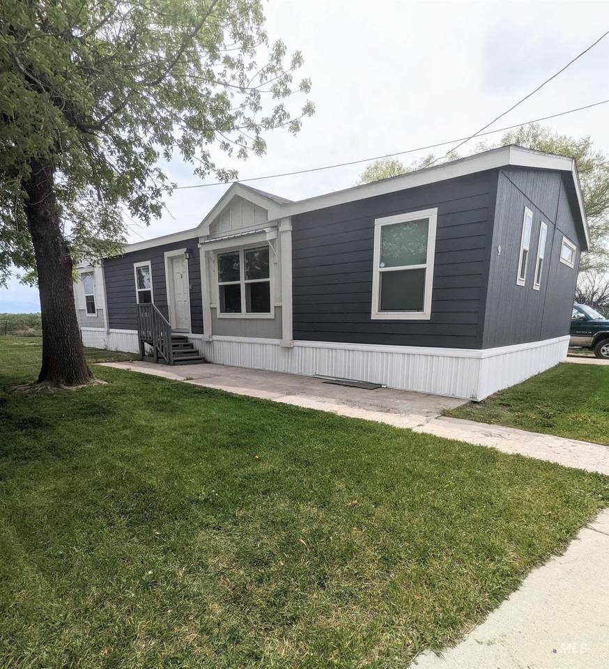 324 Hwy 24 - Photo 1
