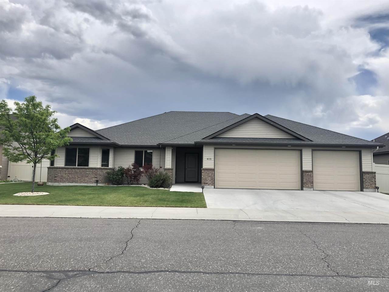 615 Lochsa Rd - Photo 1