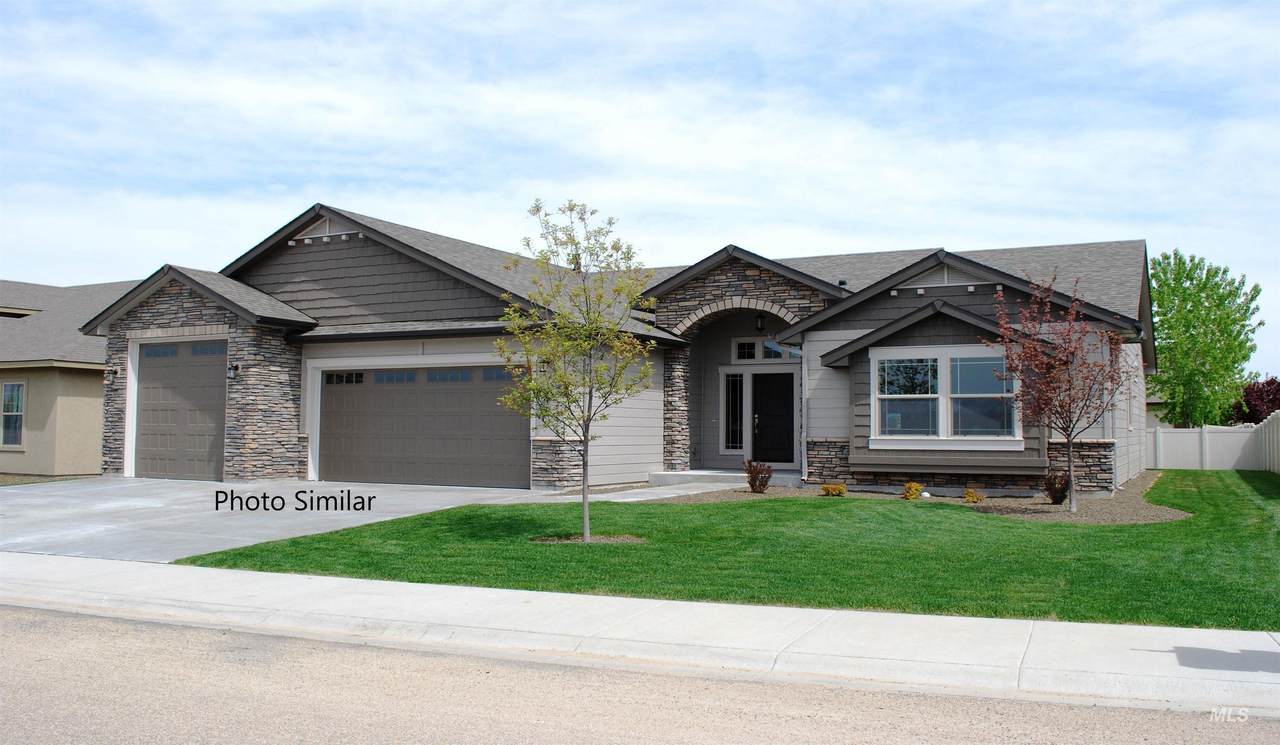 943 Viedma Street - Photo 1