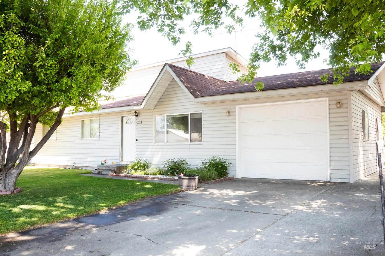 922 E 18th Way - Photo 1