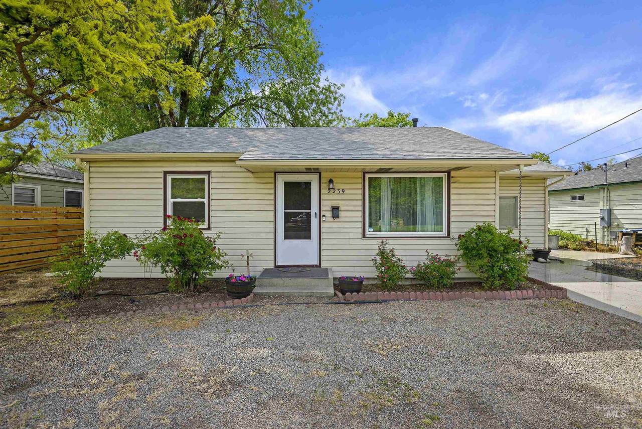 2239 S Broadway Ave - Photo 1