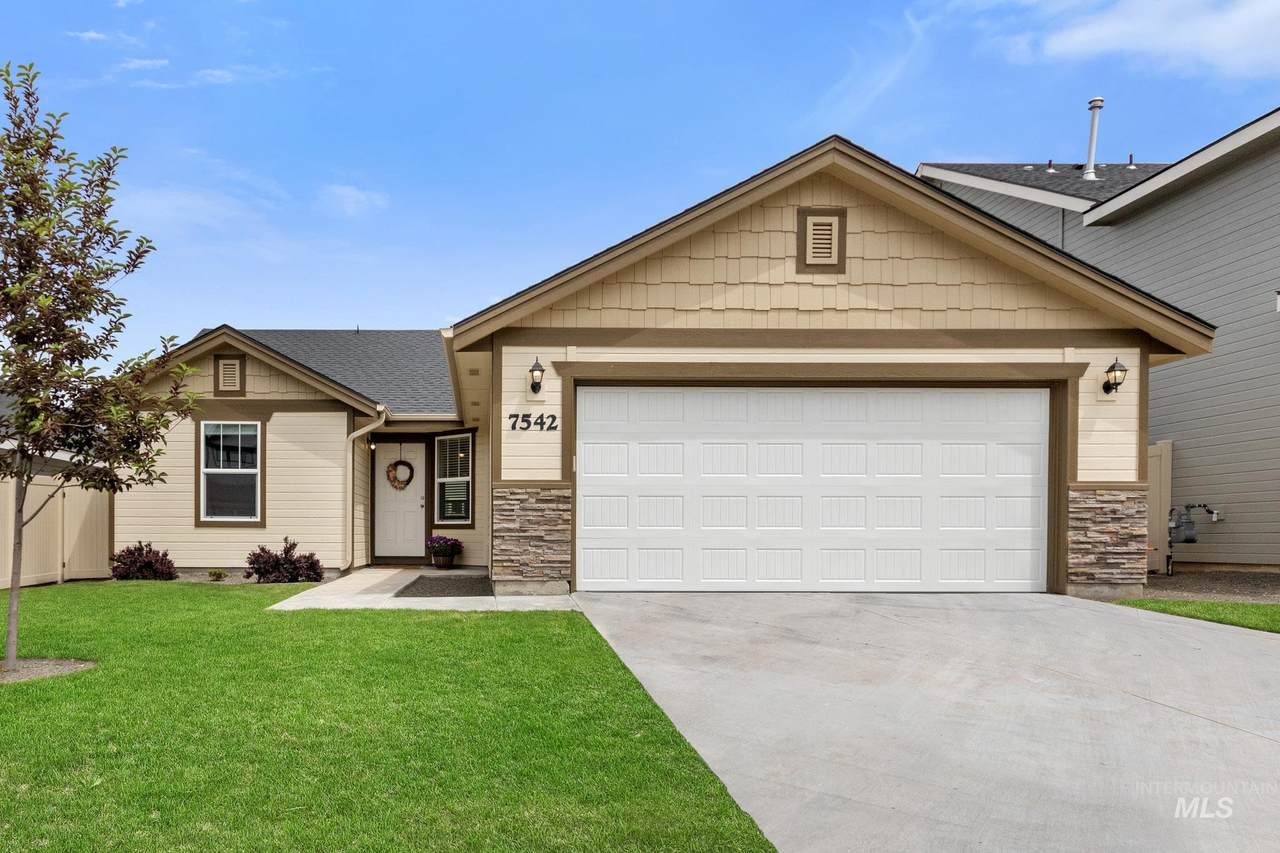 7542 Foremast Ave - Photo 1