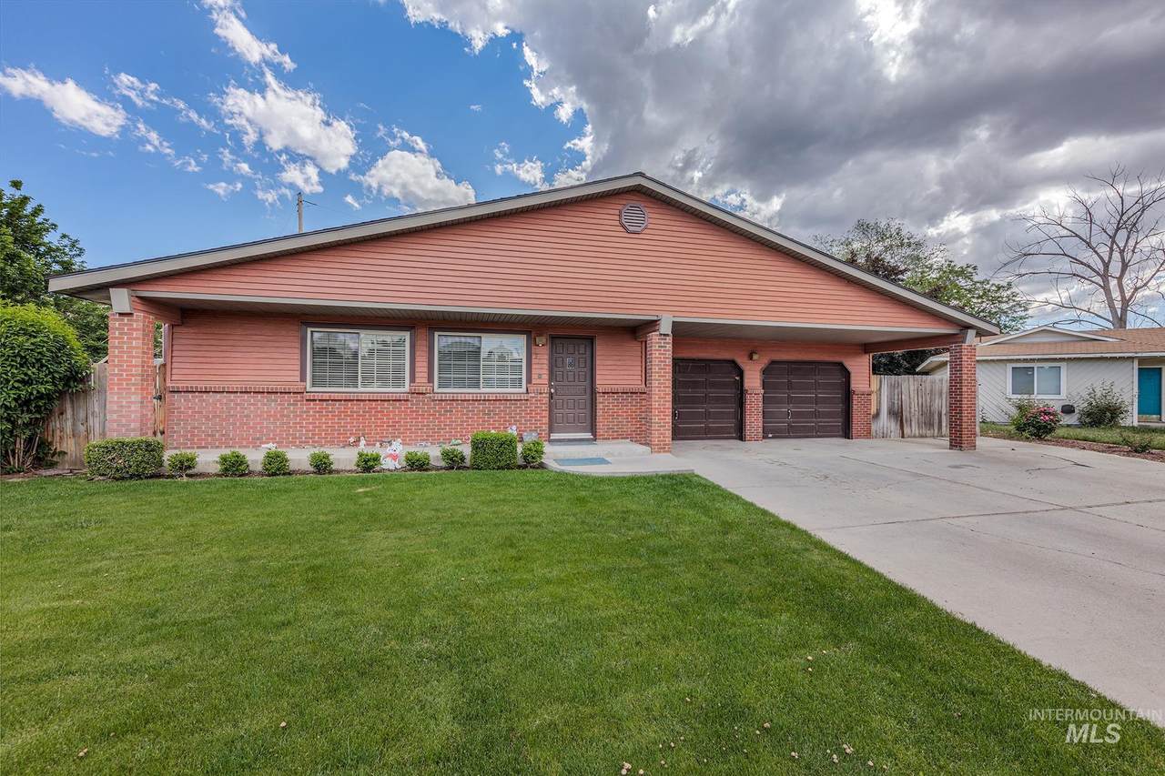 2578 2nd Ave - Photo 1