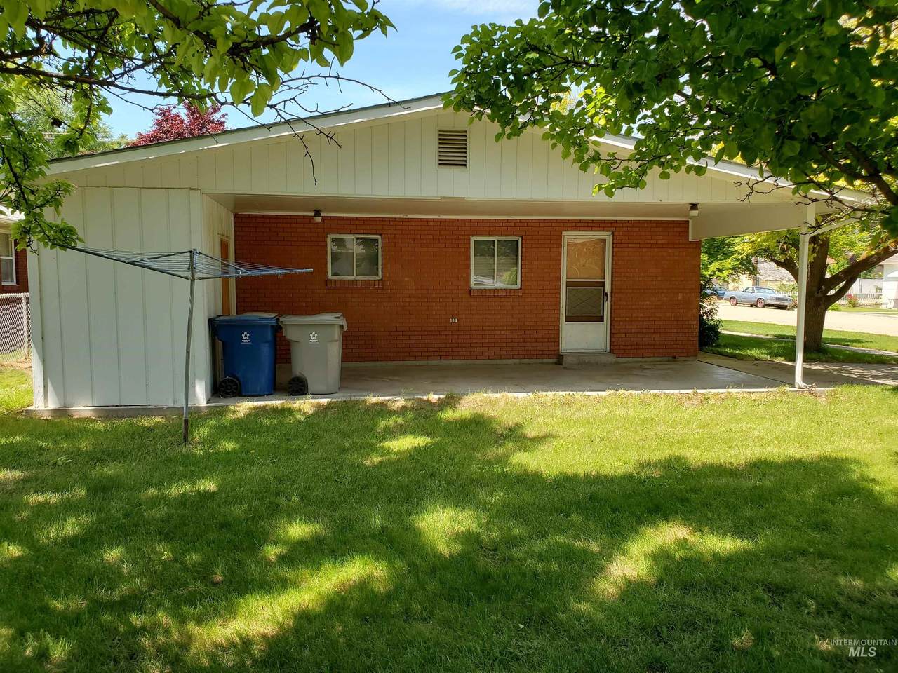 519 6th Street S - Photo 1