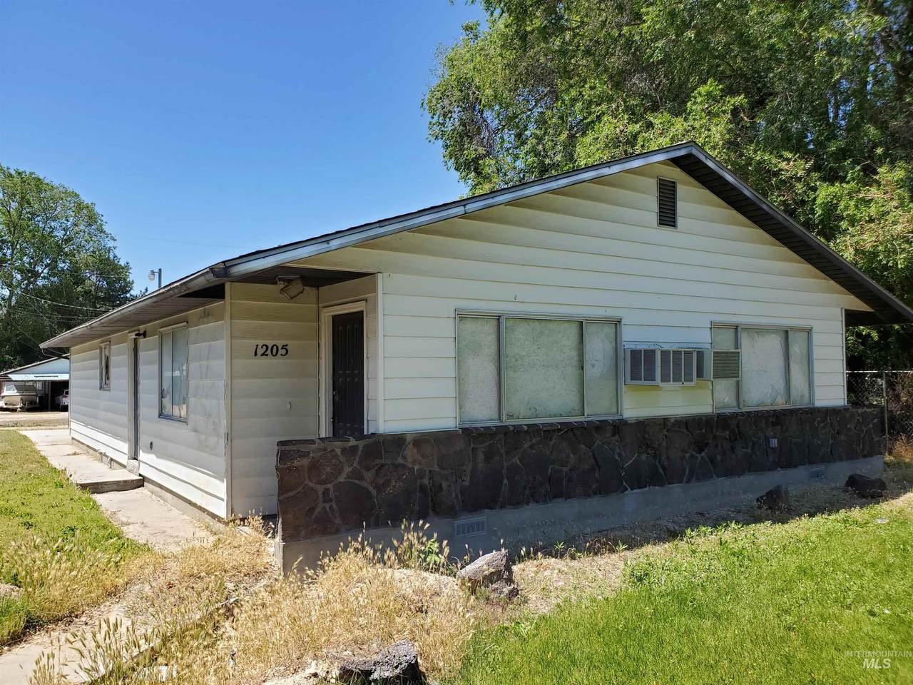 1203 Elder St - Photo 1