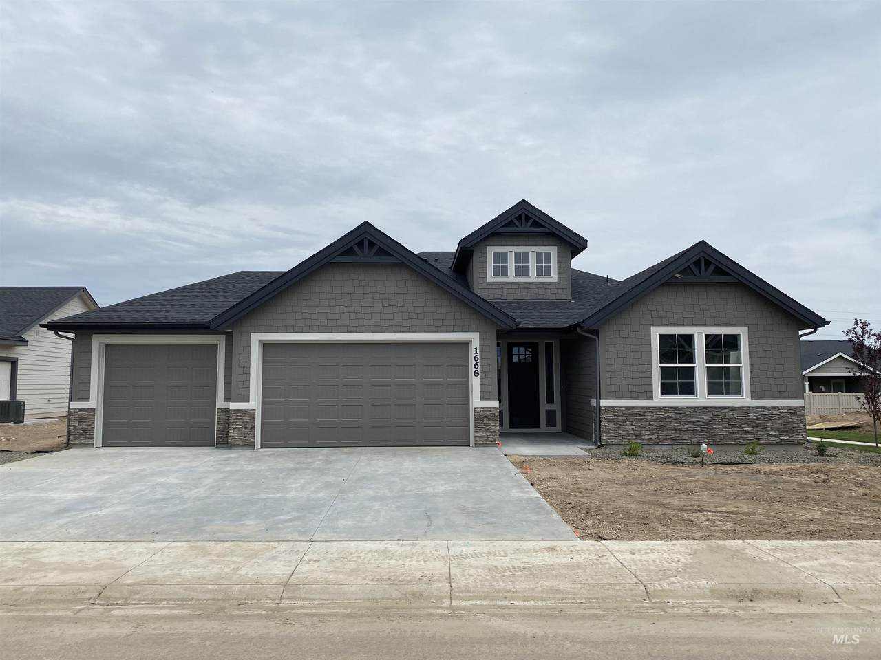 1668 Mary Hill Ave - Photo 1