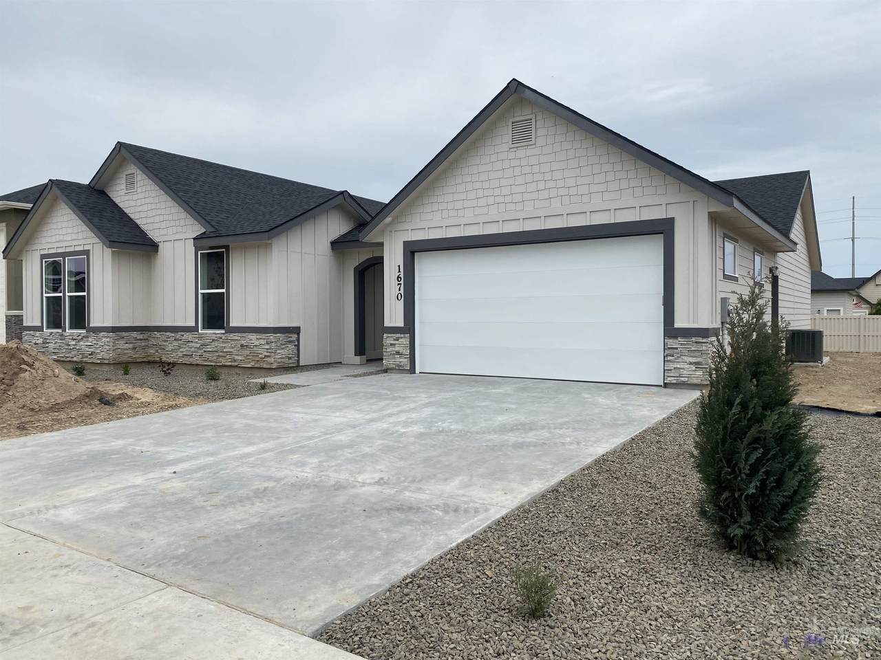 1670 Mary Hill Ave - Photo 1