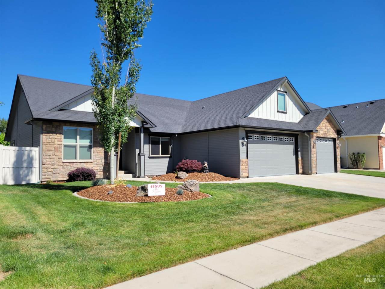 1718 Hickory Ave - Photo 1