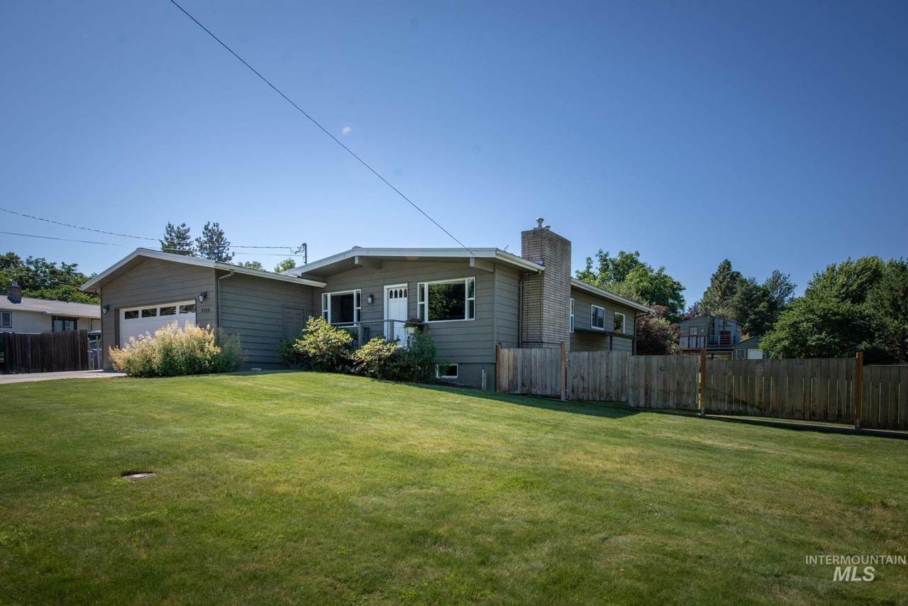 1734 Burrell Avenue - Photo 1