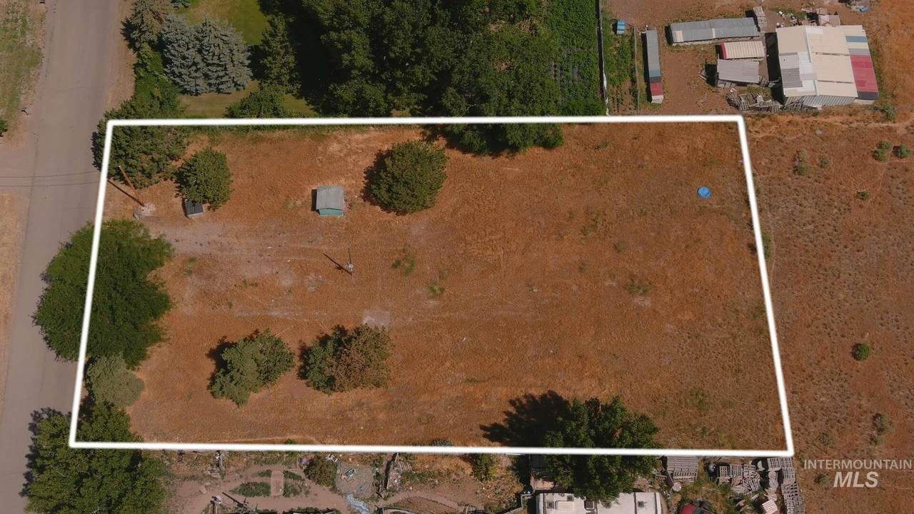 61 Laurie Ln - Photo 1