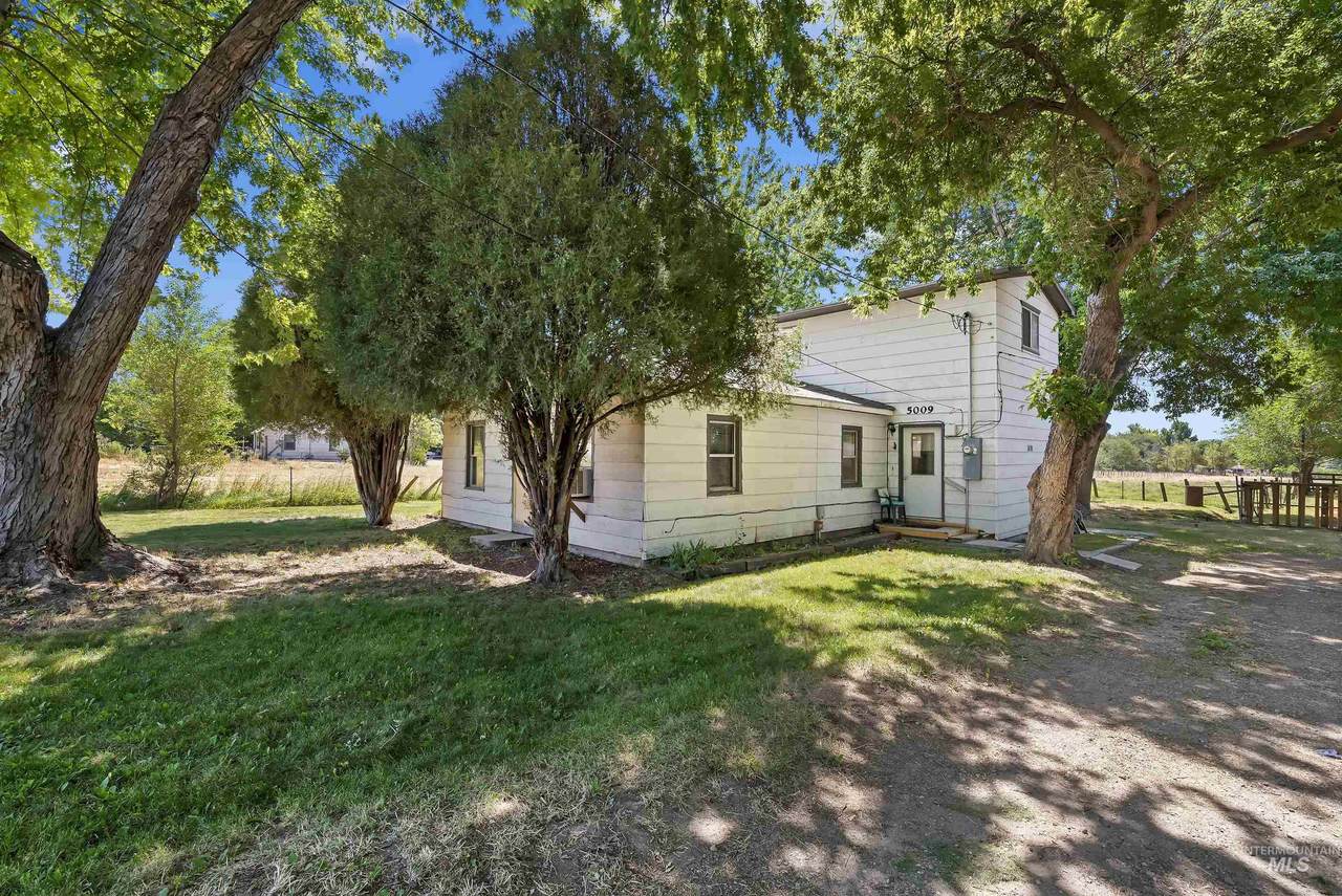 5009 Airport Rd. - Photo 1
