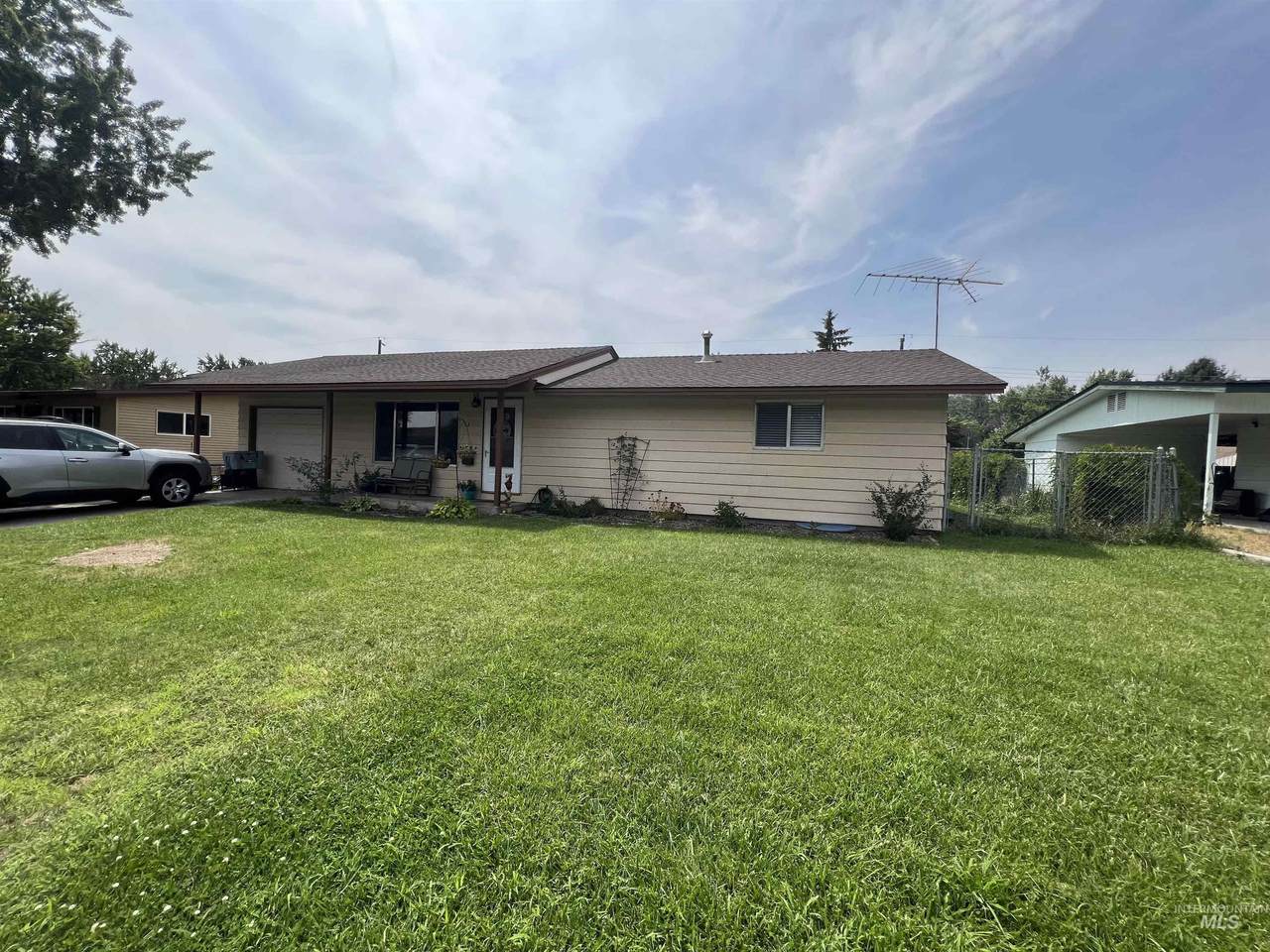 1145 Phelps Circle - Photo 1