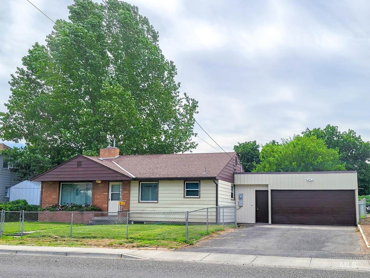 1357 Chestnut St - Photo 1
