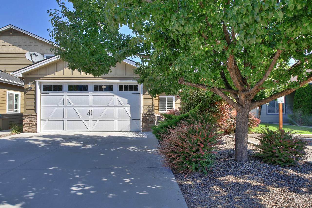 2160 Pine Ave - Photo 1