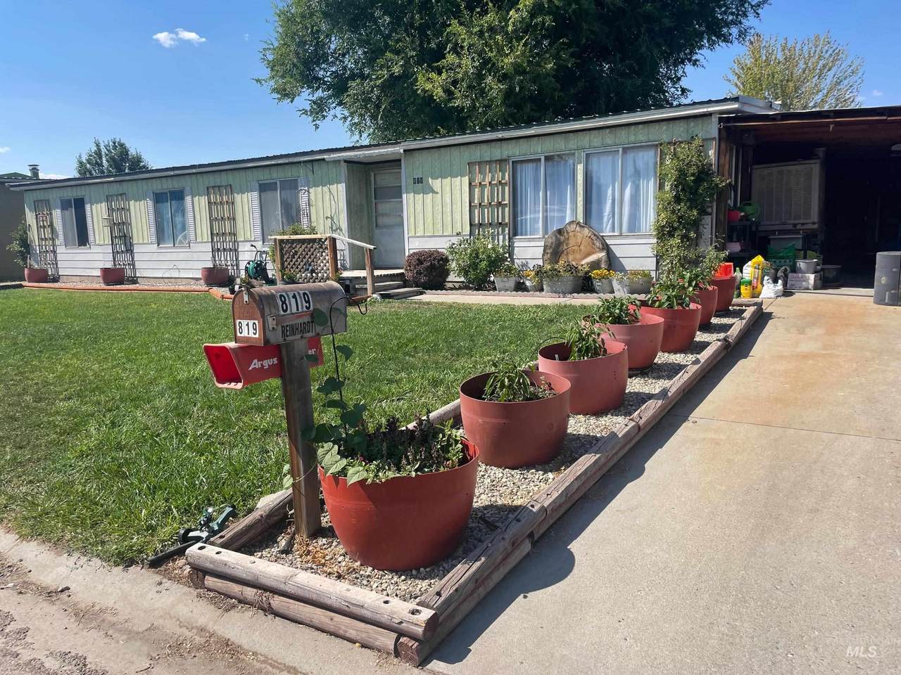 819 3 St - Photo 1