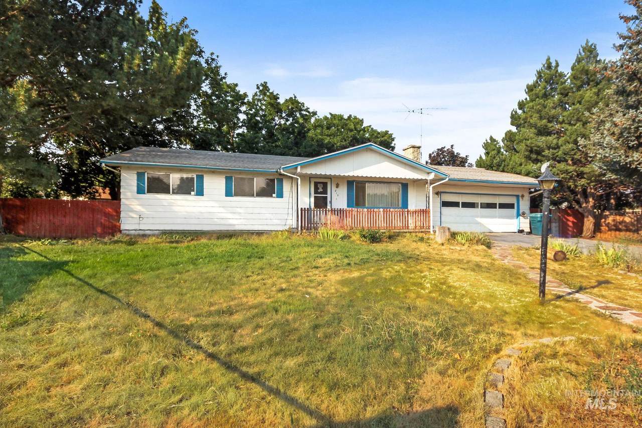 815 12th East - Photo 1
