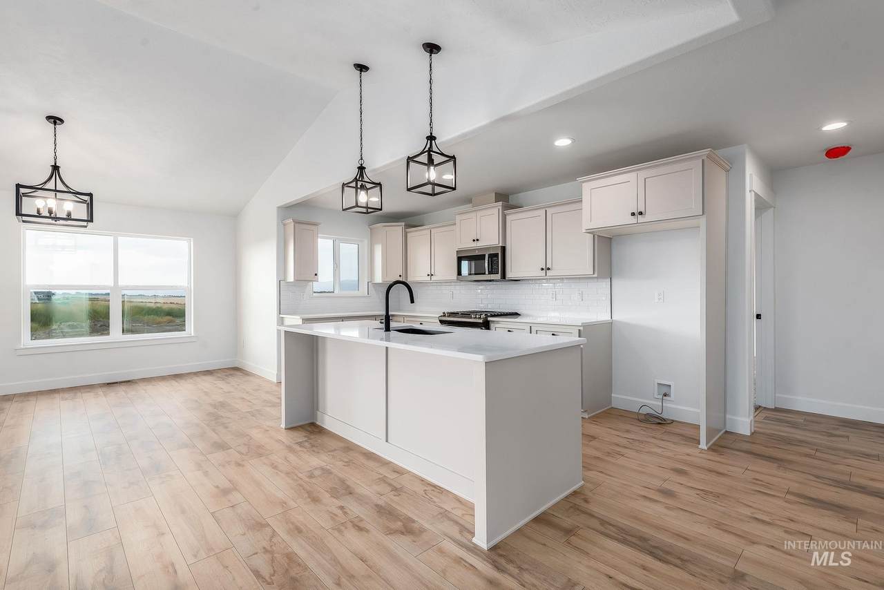 3200 Parkridge Way - Photo 1